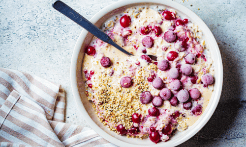 hemp seeds in oatmeal and berries